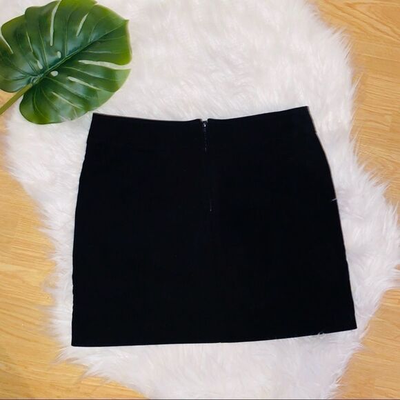 TWIK | Simons Chic Black Mini Skirt with Contrast Trim & Zipper Pockets - Picture 3 of 5